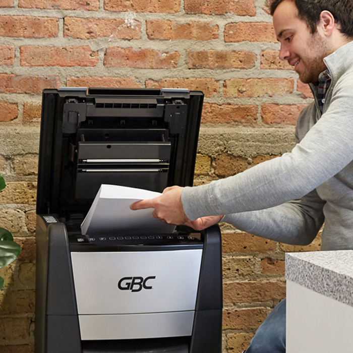 Protege tu información: cómo elegir la trituradora de papel adecuada para tu oficina
